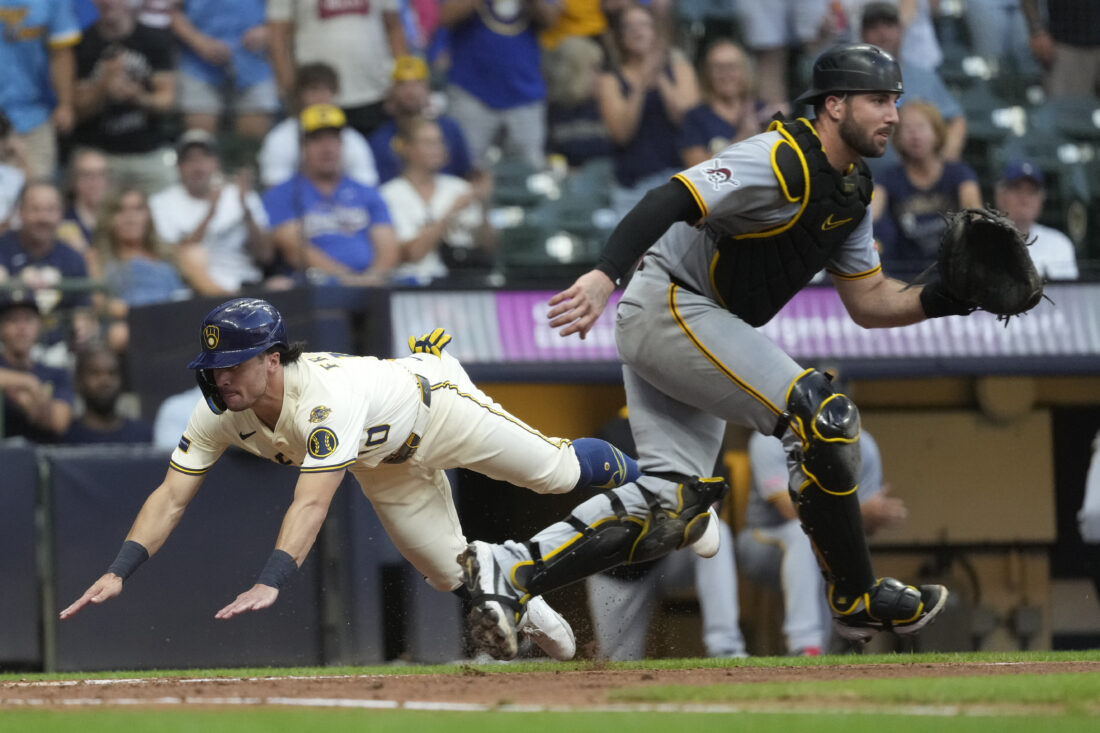 Brewers top Pirates for 10th straight win